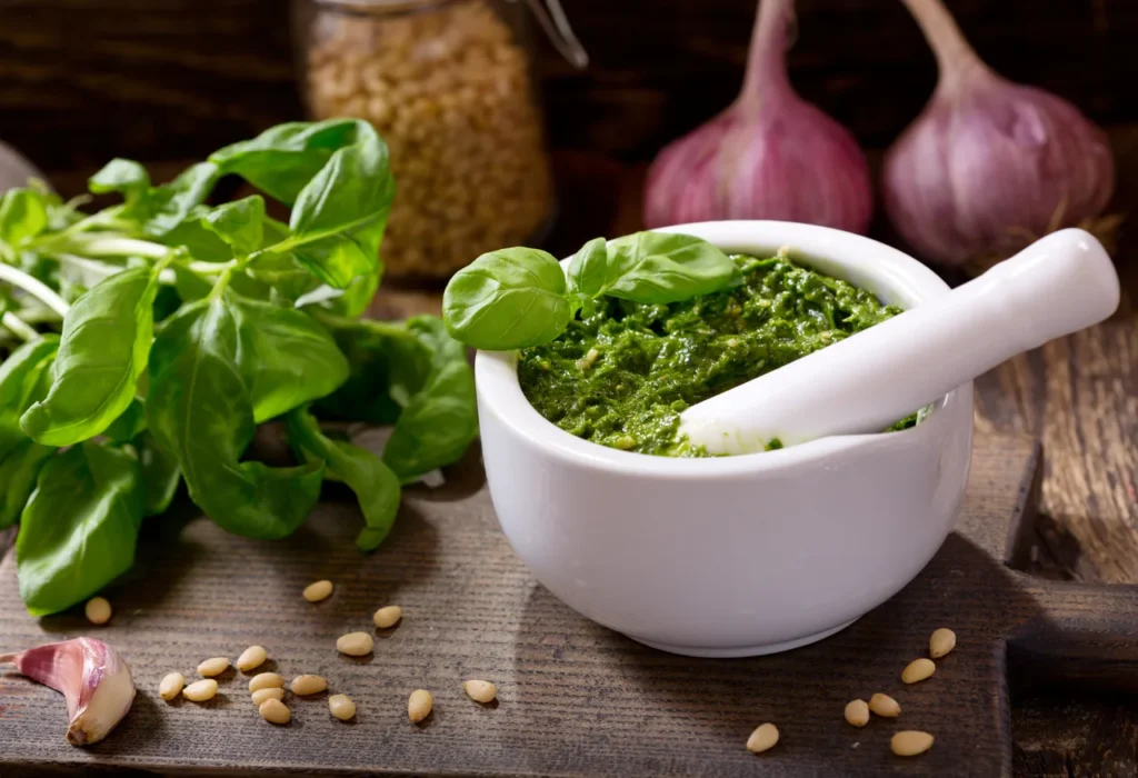 Chef's Quick Tip: Homemade Pesto — News 12 Connecticut